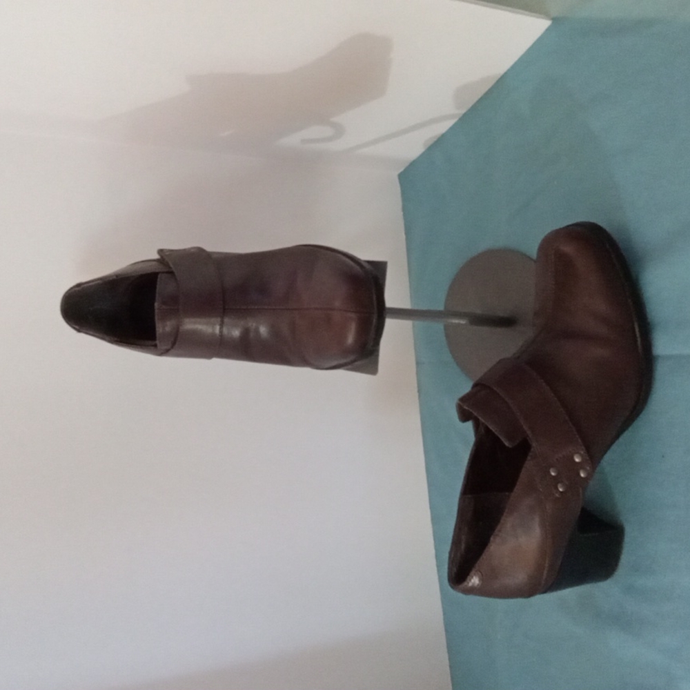 Clark's women's  9.5 brown Dress shoes